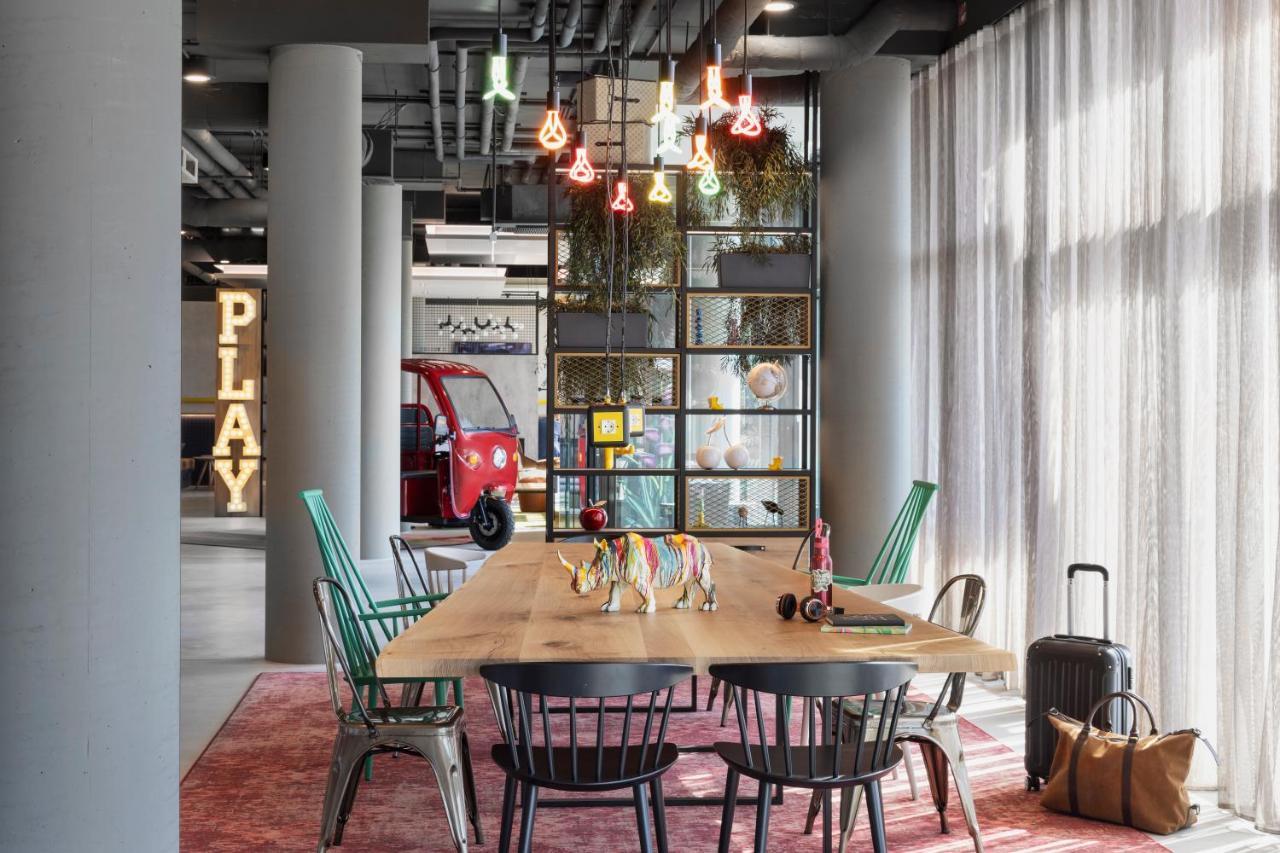 Moxy Vienna City East Bagian luar foto