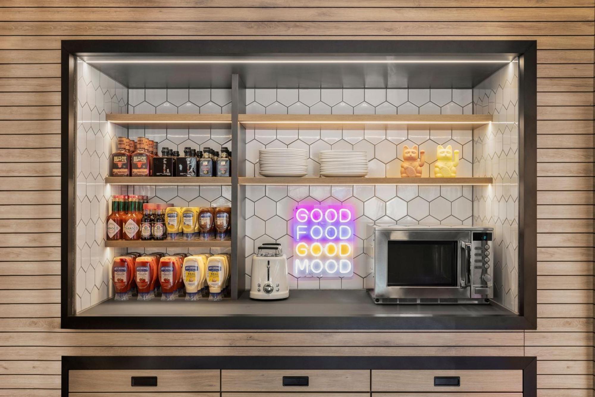 Moxy Vienna City East Bagian luar foto